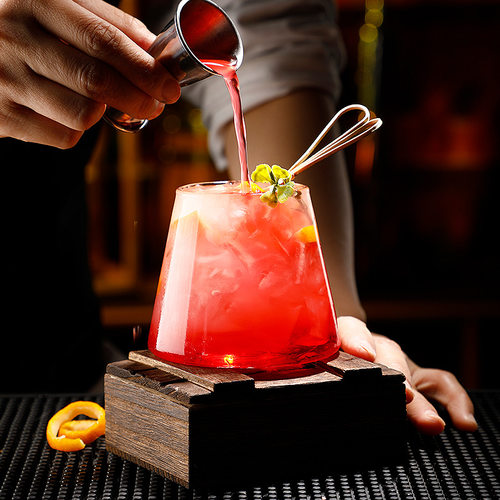 三角形杯家庭酒吧商店
