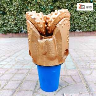 盈鸿152mm镶齿637岩石导向扩孔水井石油煤田勘探多用途三牙轮钻头