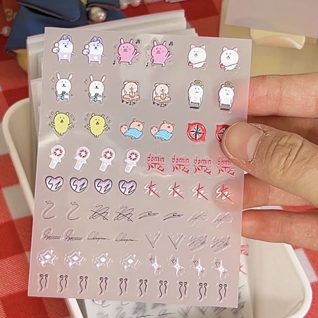 爆款StrayKids可爱卡哇伊自嘲熊美甲贴纸定制浮雕水杯平板ccd平板