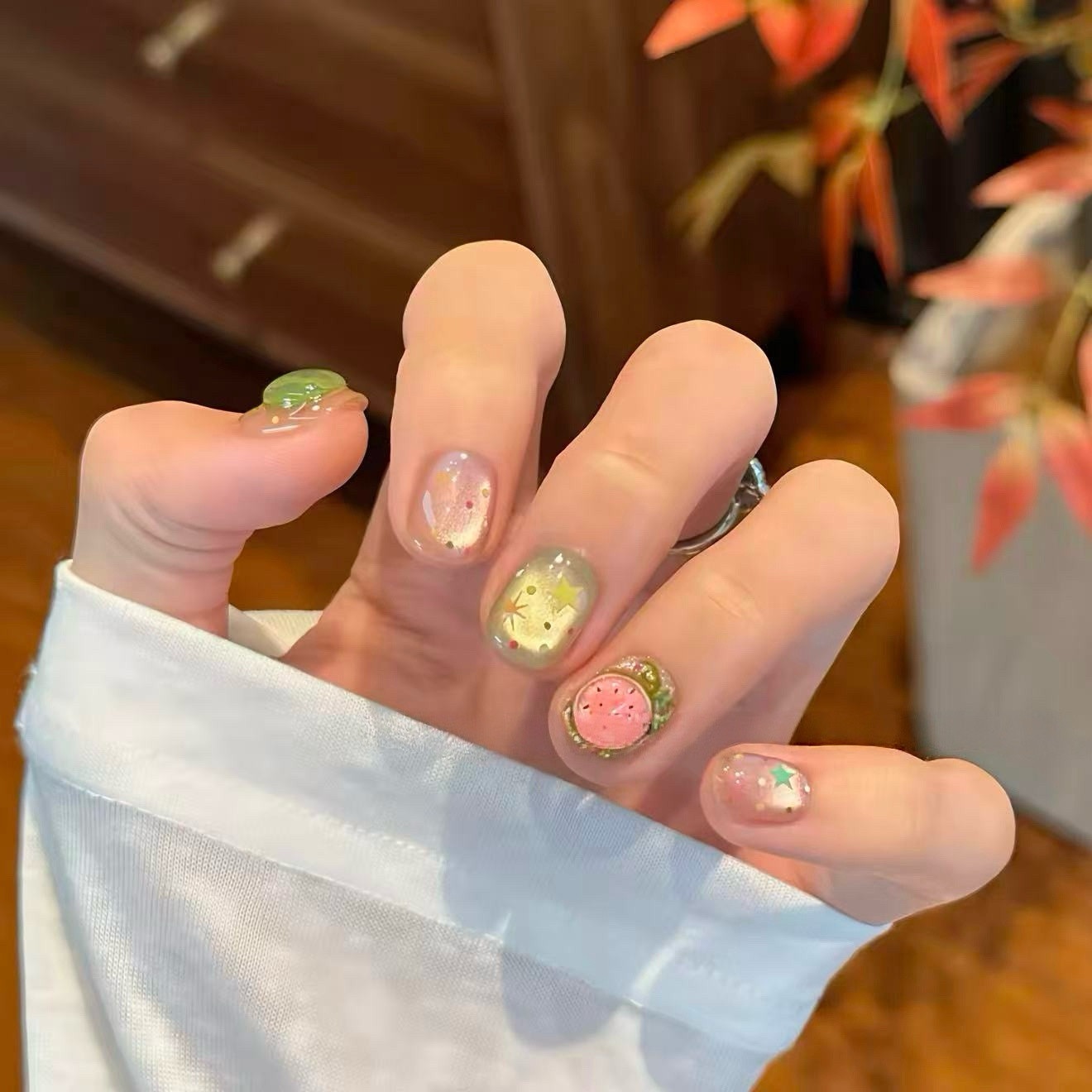 手工穿戴甲可爱高级显白短款美甲