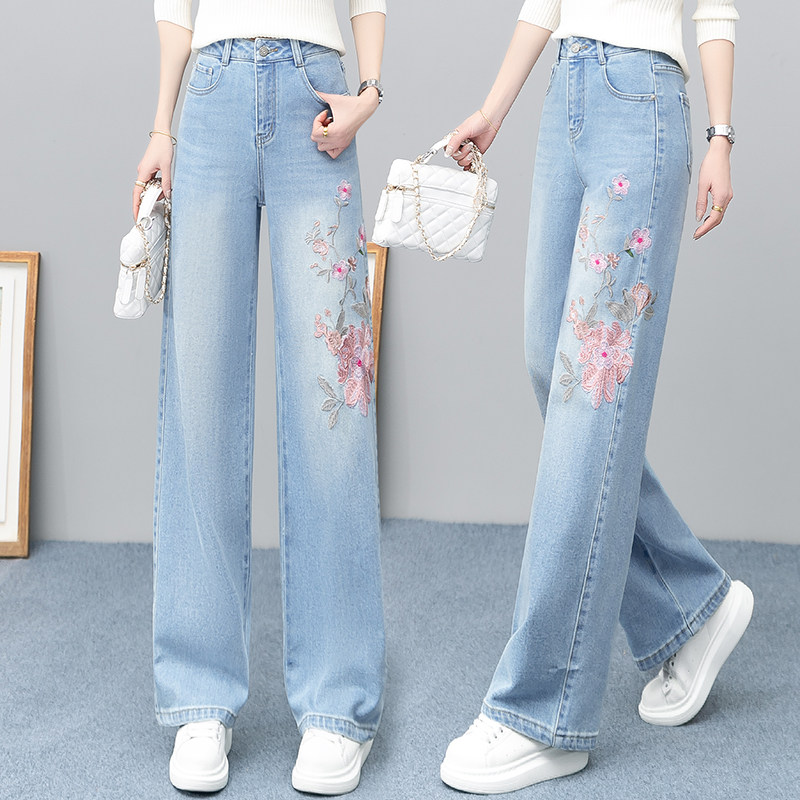 浅蓝色刺绣花朵阔腿牛仔裤女2026新款春季新中式时髦垂感直筒裤