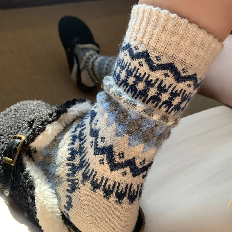 新款袜子女冬季加厚保暖中筒袜格子条纹复古巨厚睡眠地板袜长袜M