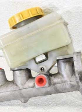百涵泵业斯巴*鲁刹车总泵26401AG030 SUBA*RU Brake Master Cylin