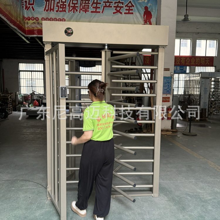尼高迈新款钢铁烤漆全高闸旋转栅外贸出口版可拆卸体积小方便运输