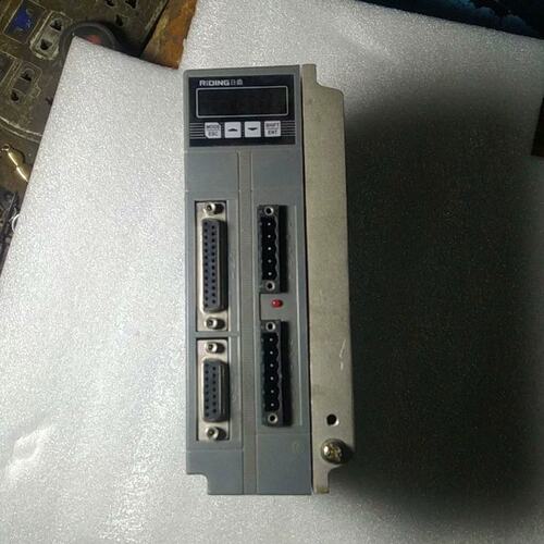 议价交流伺服驱动器一只，DHS3204-VT1E/HF15，