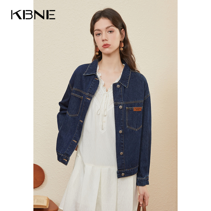 翻领+纽扣+口袋+纯色