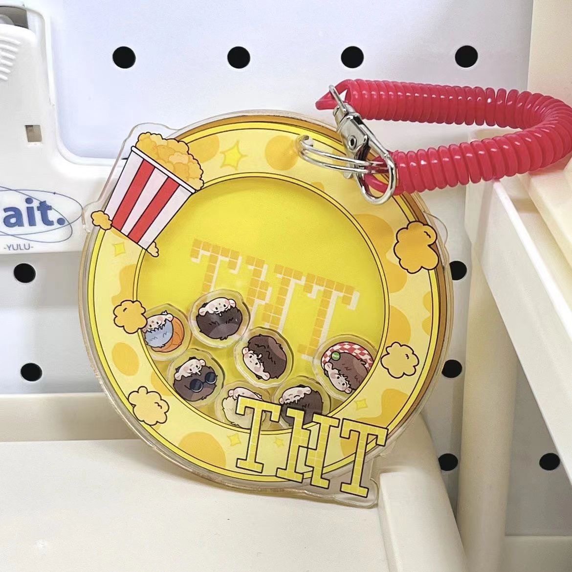 新款TNT时代少年摇摇钥匙扣亚克