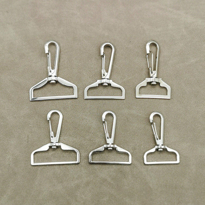 源头工厂锌合金属钩扣织带箱包五金配件勾扣旋转挂扣衣架形钳扣子