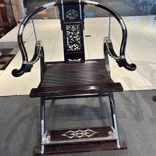 大红酸枝交趾黄檀百宝嵌狮子滚绣球纹折叠式交椅仿清中晚期扶手椅