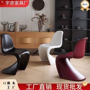 极简餐椅梳妆潘通椅子轻奢高级化妆凳子吧台设计师餐桌椅 黑色意式