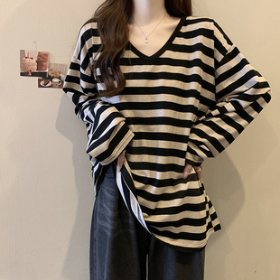 胖mm遮肚子巨显瘦宽松慵懒风长袖 大码 上衣 条纹v领t恤女秋季 中长款