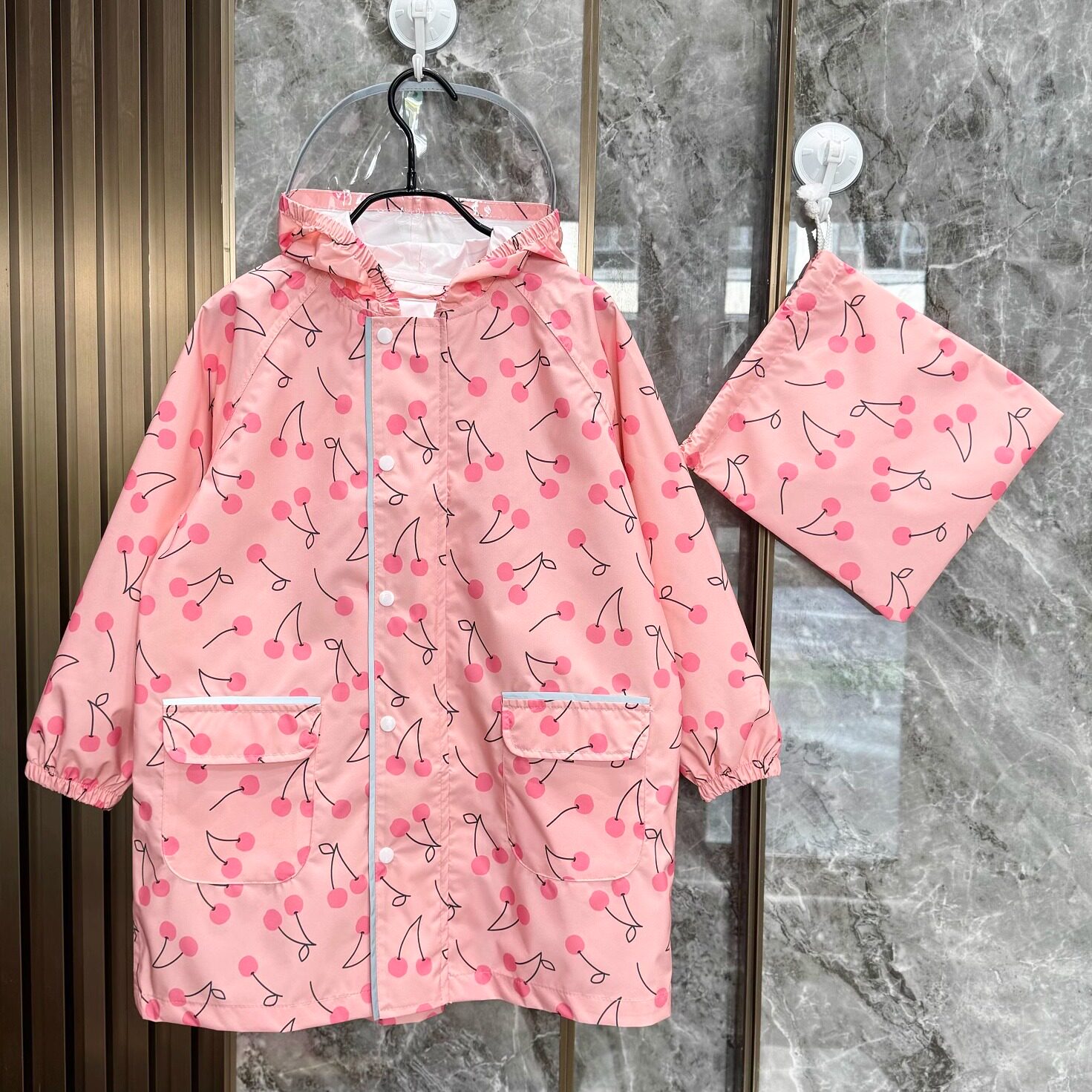 日系2025新款轻薄速干小学生儿童雨衣男女童幼儿园雨披书包位帽檐
