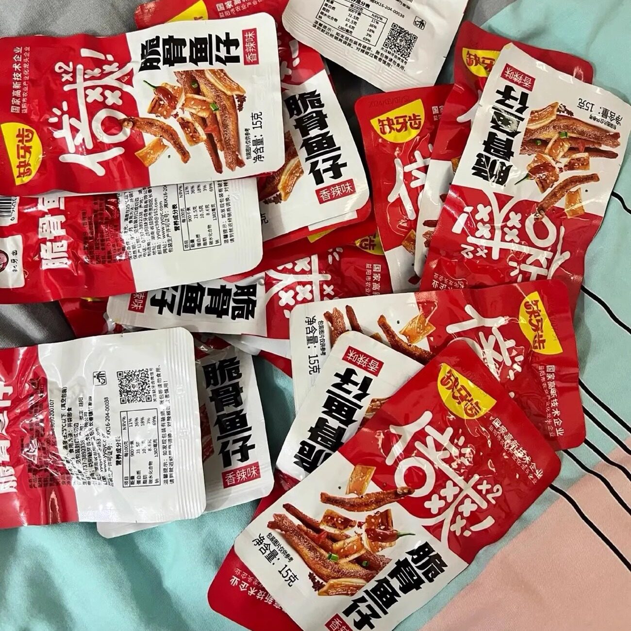 脆骨鱼仔即食麻辣圈圈脆骨鱼仔休闲宿舍小零食混合装