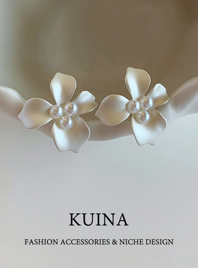 白色珍珠花朵耳钉纯银针2025新爆款花瓣耳环女高级感轻奢小众耳饰