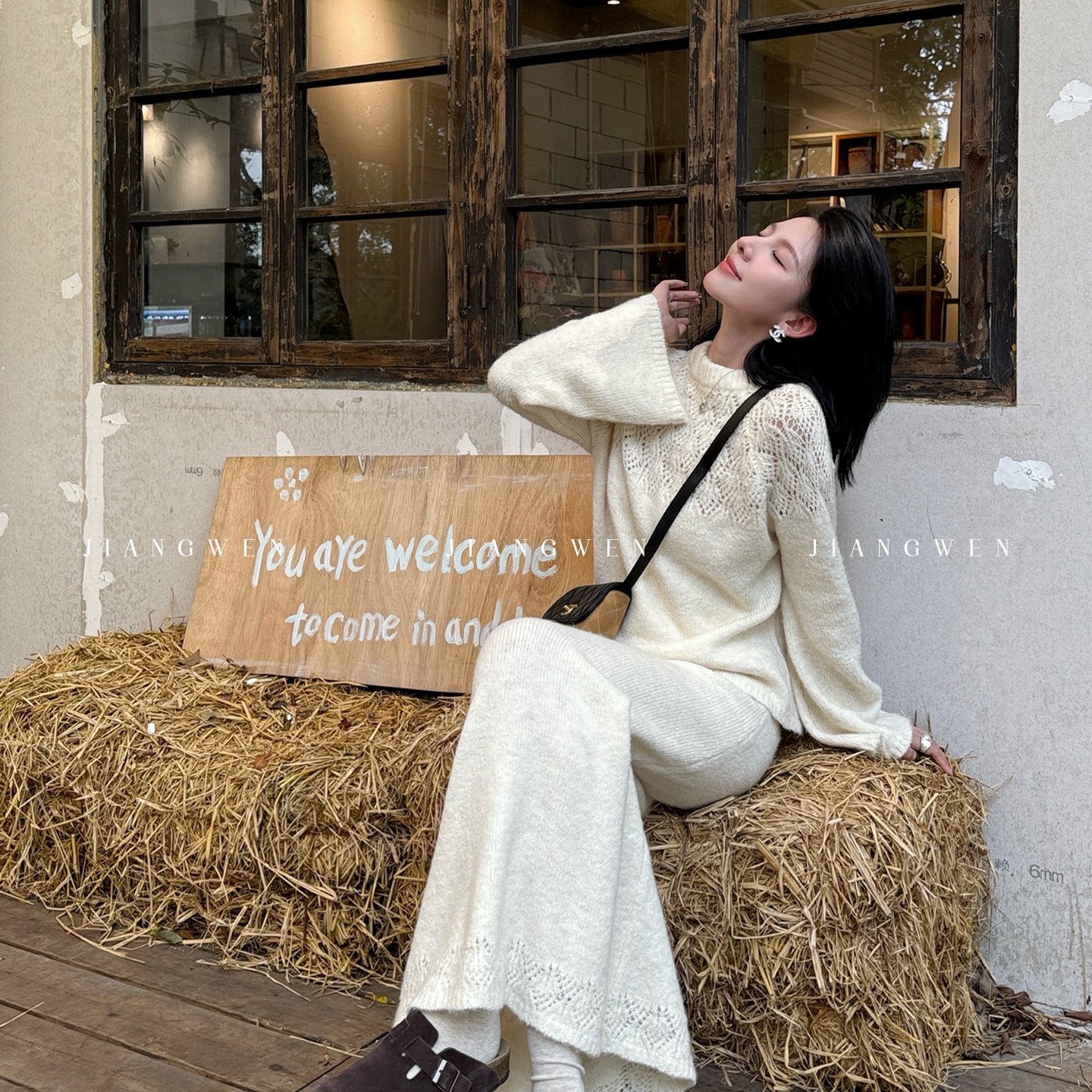 姜雯镂空蝴蝶结毛衣秋冬套装女