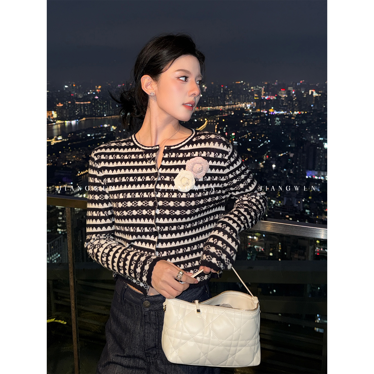 姜雯法式黑白撞色条纹针织开衫