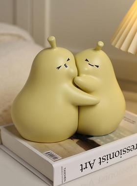 可爱抱抱梨陶瓷不梨不弃书挡居家装饰品书架永不分梨书立客厅摆件