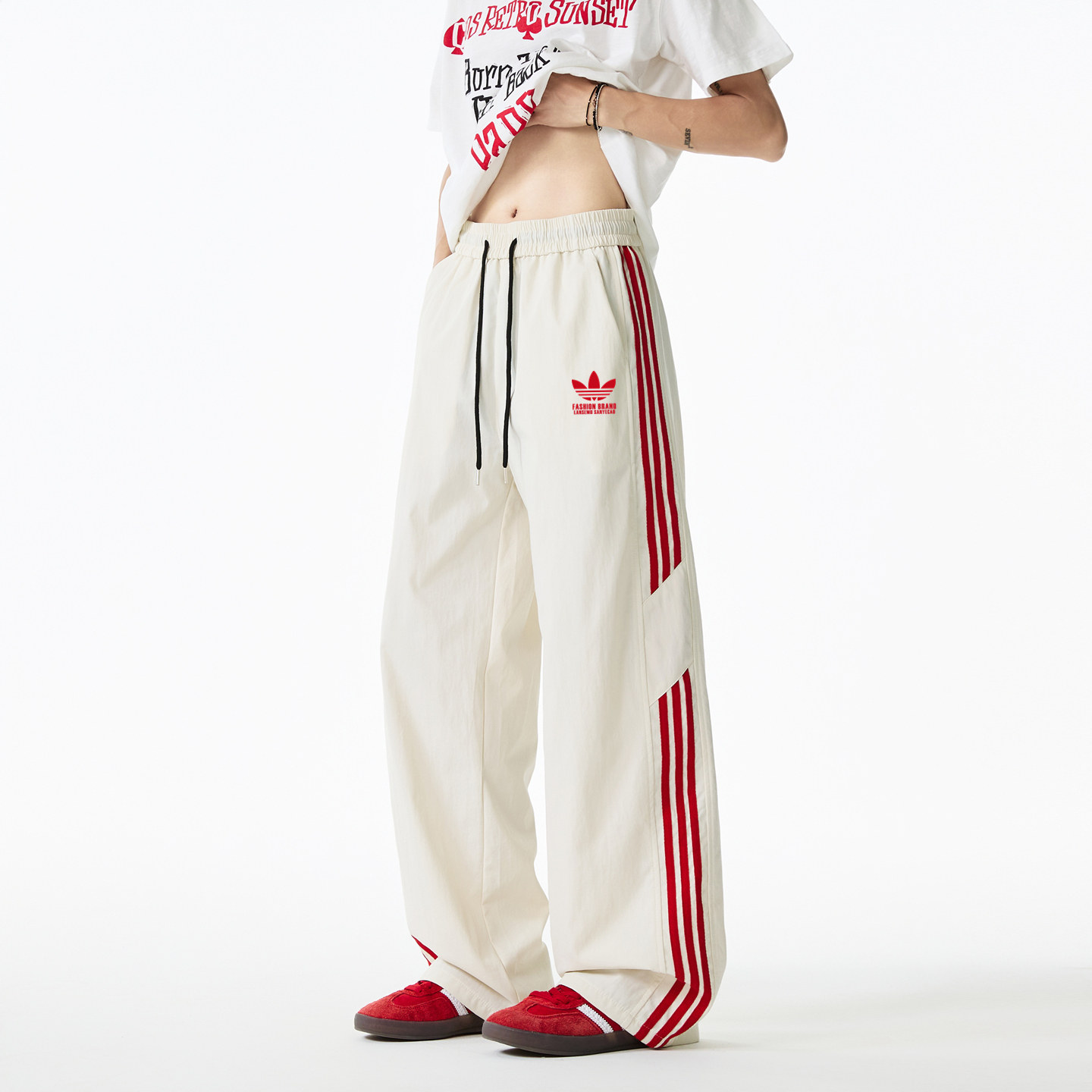 奥特莱斯官网2026夏季薄款冰丝运动裤子卫裤男三条杠宽松休闲裤女
