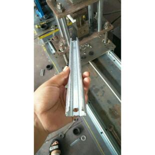 32宽面凹槽黑线烤漆龙骨家装材料T型轻钢龙骨石膏板吊顶