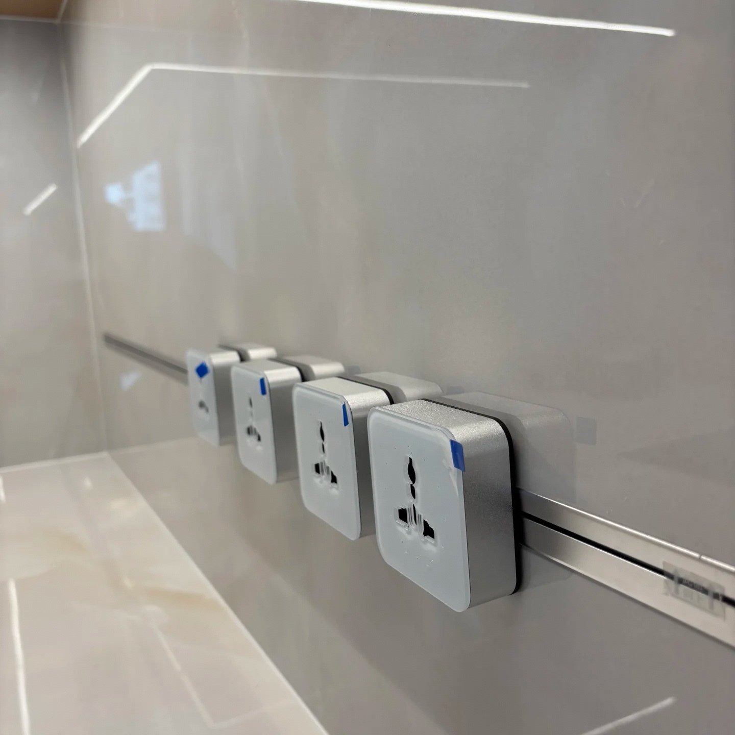 艾宝沃Xpower隐藏嵌入式轨道插座