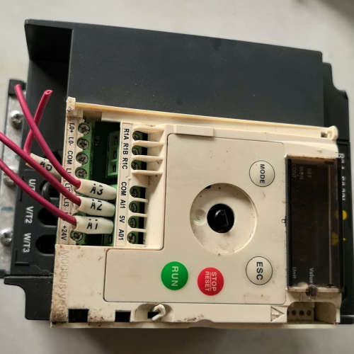 议价1.5KW变频器ATV12HU15M2实物图片成色