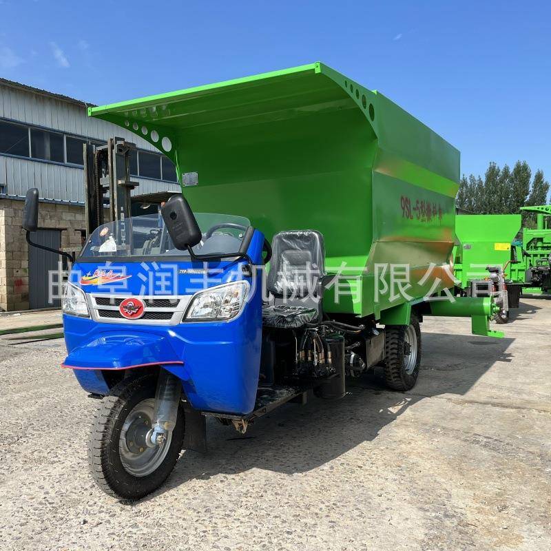 机械化喂养电动撒料车多用途搅拌喂料一体机立式5方撒草车