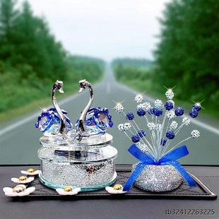 太阳能车载摆件水晶天鹅会动汽车香水摆件高级感车内装 饰女神男神