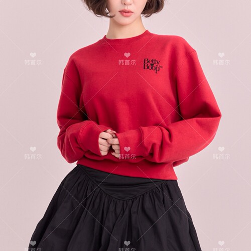 贝蒂红色圆领字母印花女卫衣