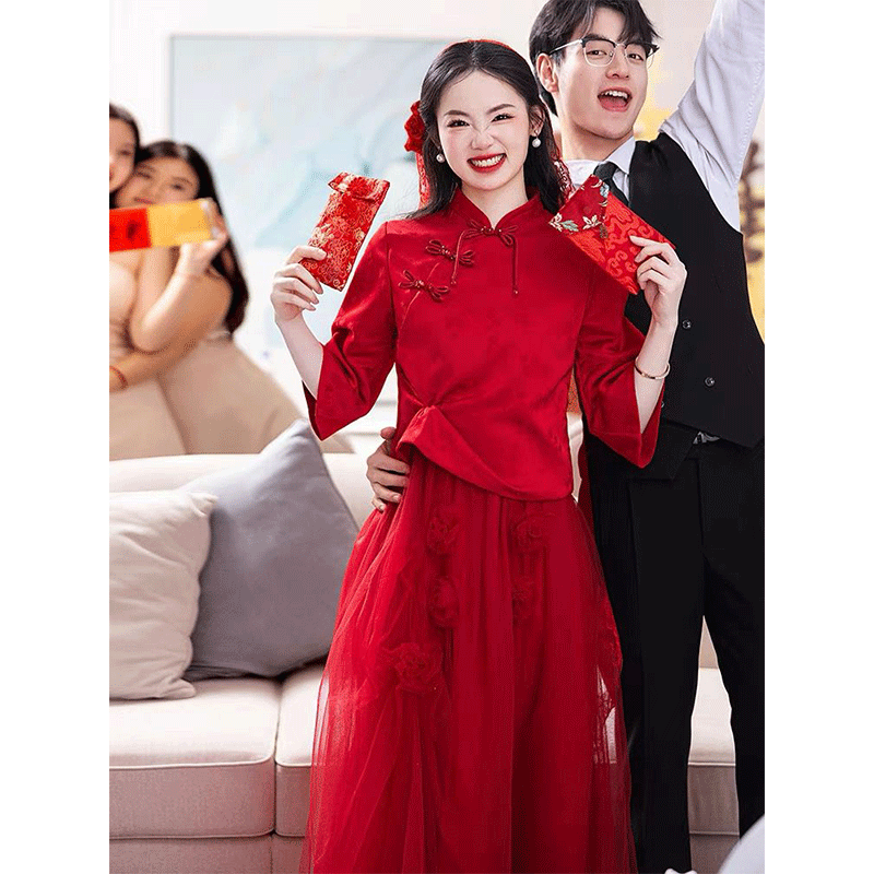 新中式红色孕妇旗袍敬酒