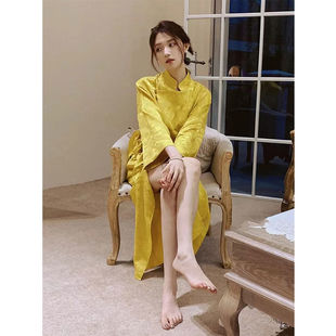 新中式复古改良旗袍连衣裙女设计感秋季金黄色气质国风显瘦长裙