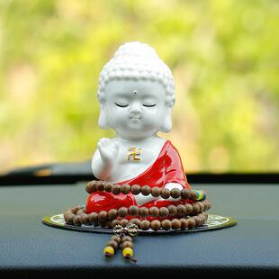 平安小如来汽车车载摆件创意陶瓷男士车内中控仪表台高档装饰用品