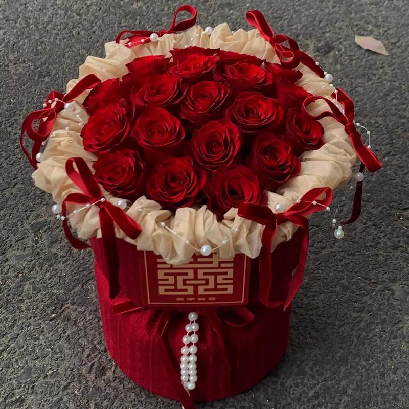 高级浪漫订婚手捧花束成品仿真玫瑰皂花实用送新人朋友新婚礼物