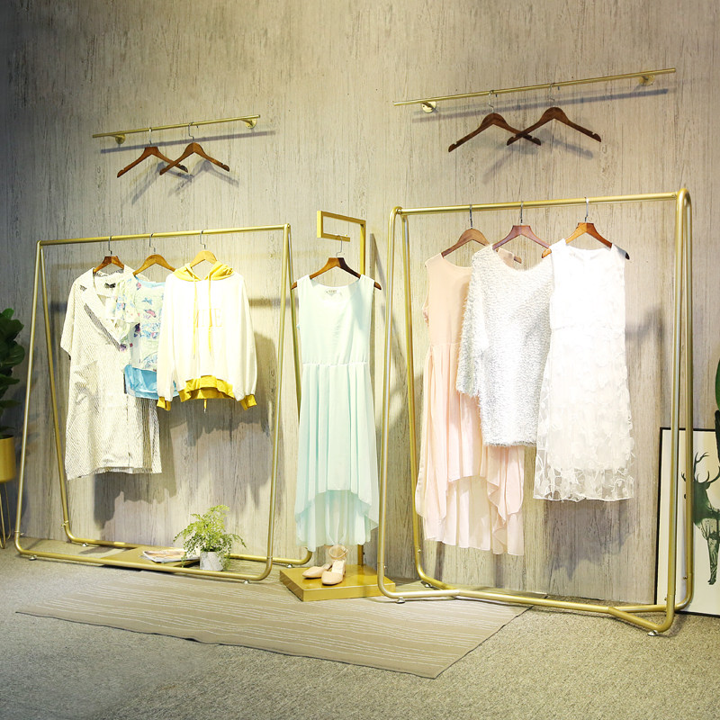 金色服装架女装店上墙货架服装店展示架落地式挂衣架店铺装修设计