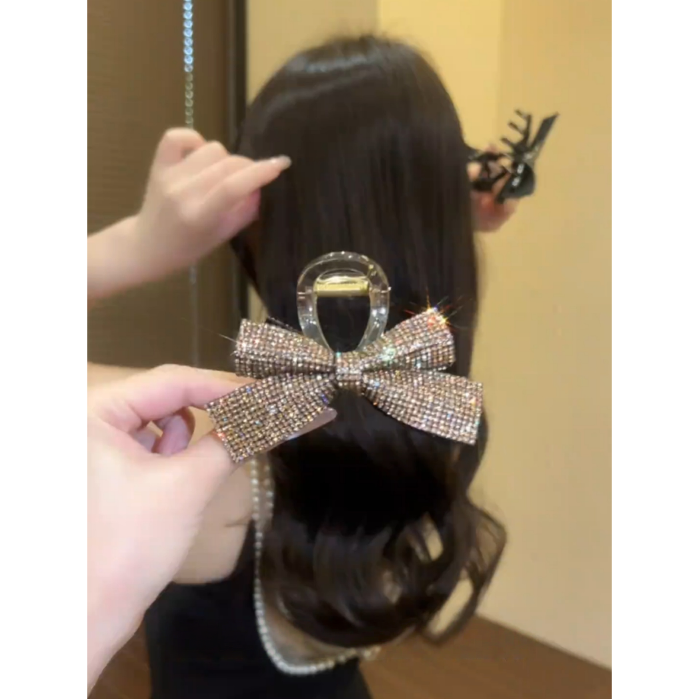 满钻蝴蝶结马尾抓夹女后脑勺发夹网红2025年新款盘发神器鲨鱼夹