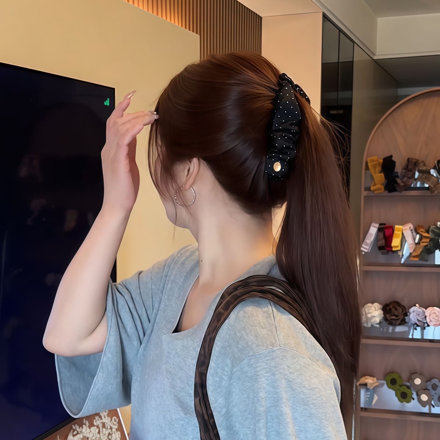 韩系波点褶皱香蕉夹高级感轻奢风竖夹女2026新款后脑勺马尾头发夹
