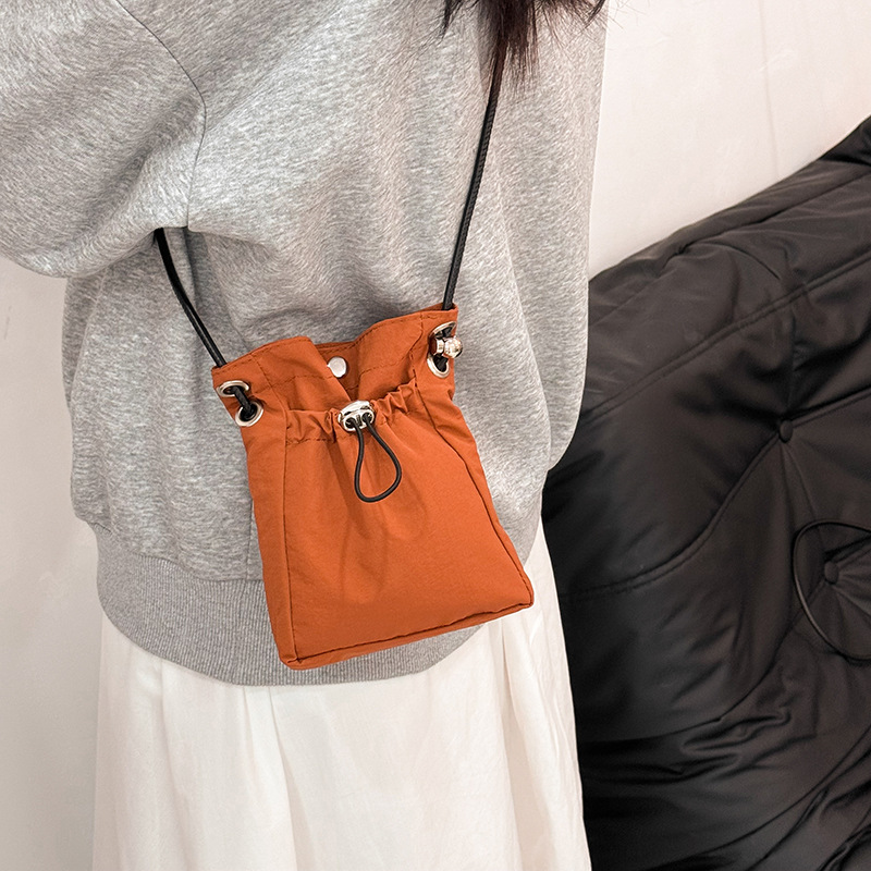 斜挎包小型轻便春夏休闲百搭尼龙