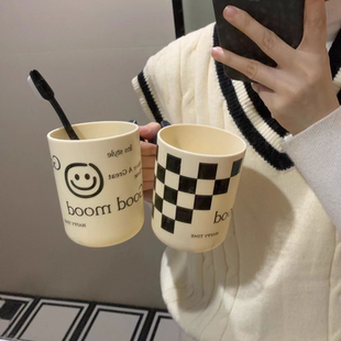 风棋盘格漱口杯简约字母牙杯高颜值大容量洗漱杯家用情侣牙缸
