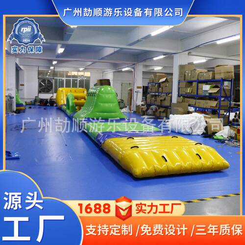 户外大型水上闯关冲关设备厂家海上移动乐园漂浮障碍游乐设施
