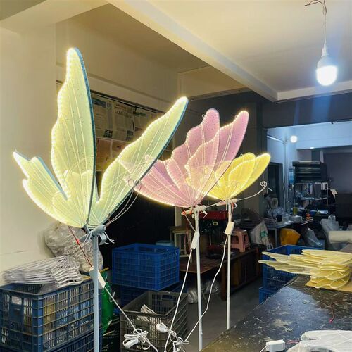 婚庆道具彩纱三色光大蝴蝶悬吊式天花板路引灯婚礼宴会节日T台背
