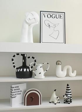 意式软装高级感客厅酒柜装饰摆件轻奢高档书房样板房间小众艺术品