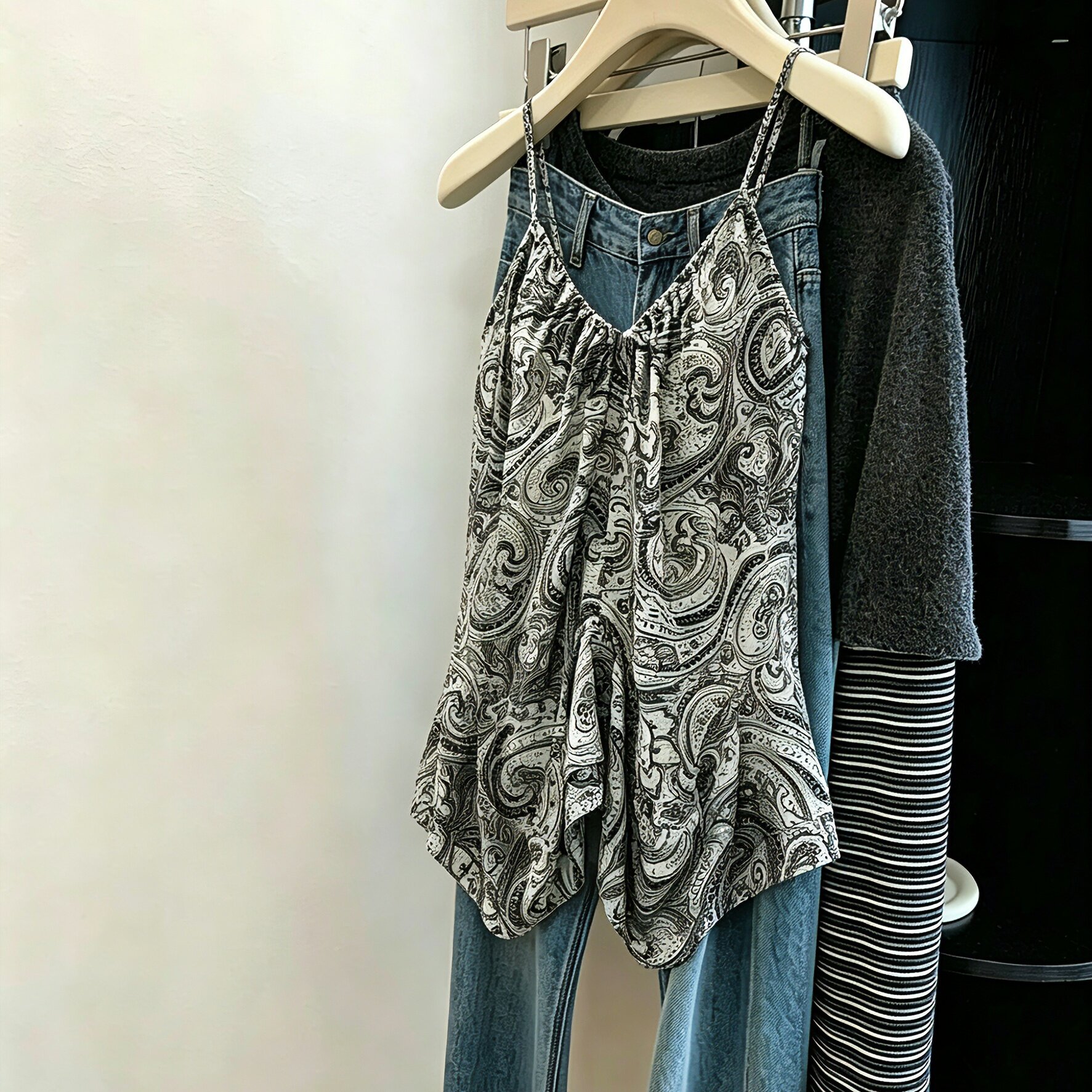 设计感辣妹风腰果花印花吊带上衣女夏季高街修身显瘦百搭chic背心图片
