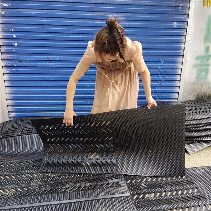 加厚母猪防滑垫产床垫子母一体猪场用橡胶板仔猪保温育公猪采精垫