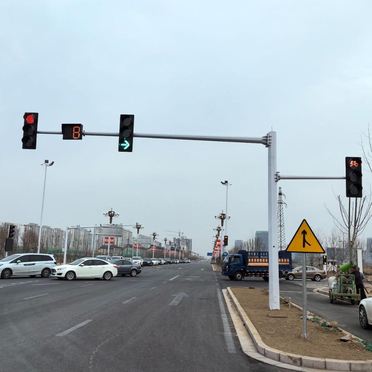 红绿灯杆交通信号灯杆道路交通警示十字路口