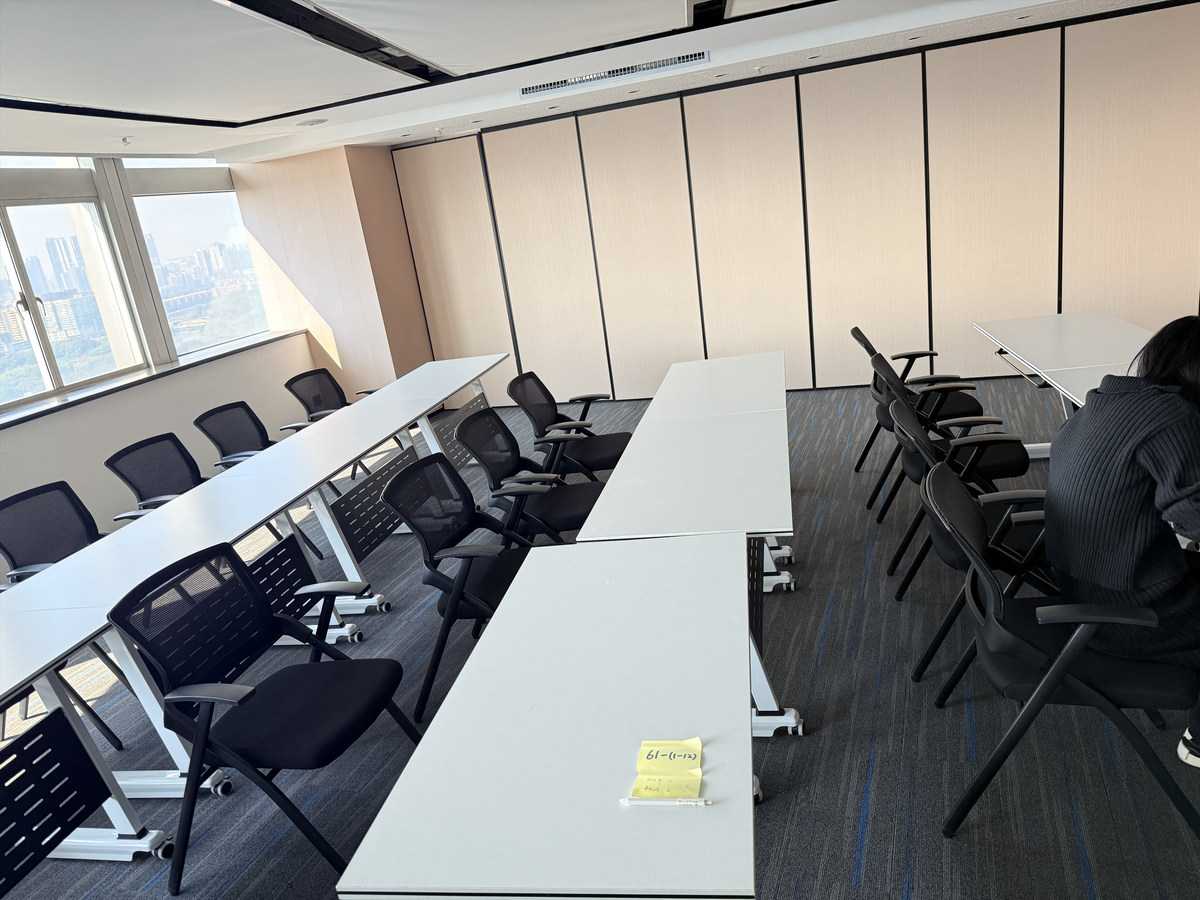 5月6日广州市展示中心一批控制电脑、显示器、一体机、拼接屏、音箱等电子设备和办公桌椅等办公家具固定资产网络拍卖公告