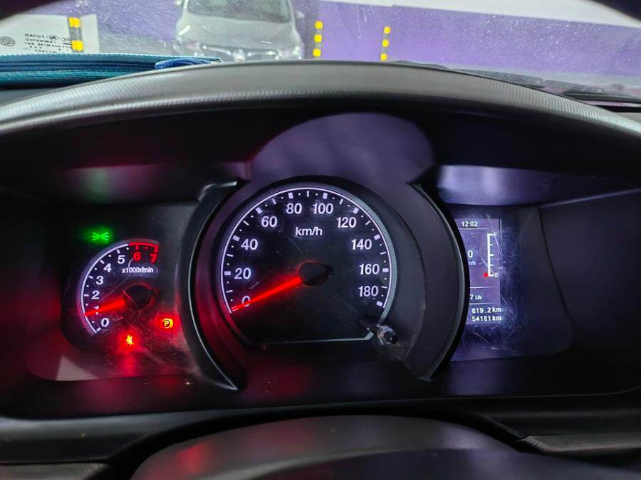 4月29日广州市粤AGV203金旅牌2021年2.4L手动挡面包车网络拍卖公告