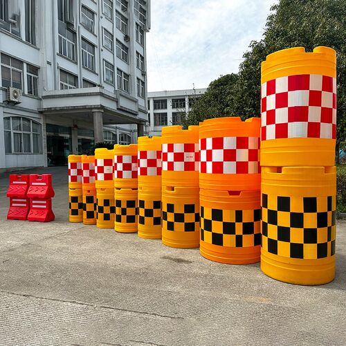 四川防撞桶反光防撞桶圆柱形全新料滚塑交通道路隔离墩注水分流桶