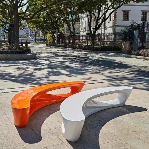 创意月亮台玻璃钢座椅户外商业街广场校园休闲椅商场酒店美陈长凳