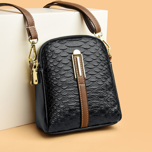 新款 女包2023妈妈包韩版简约单肩斜挎包大气中年女包潮小方包通