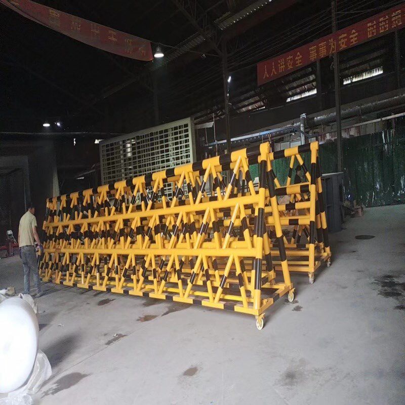 电动拒马护栏学校厂区门口可移动带刺防撞电动拒马路障厂家现货