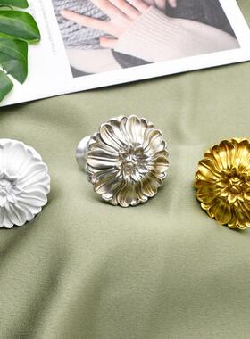 天河花边新网红法式白色浪漫窗帘树脂墙钩挂球穹顶门帘装饰挂钩子